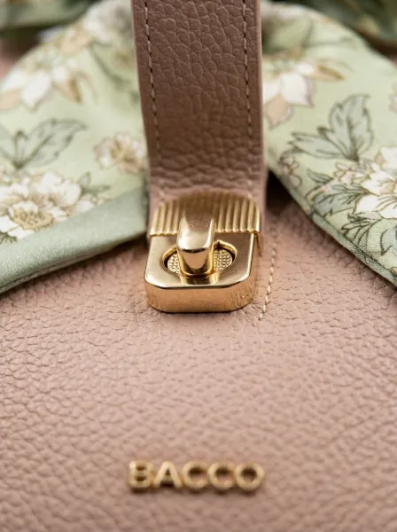 Sac Elmora, Rose