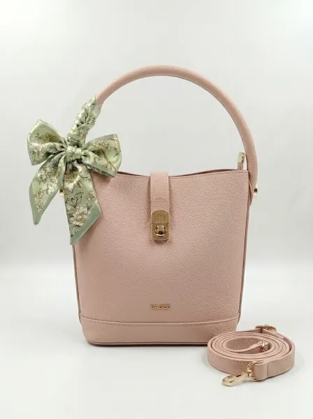 Sac Elmora, Rose