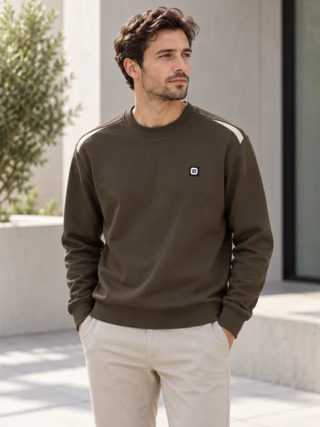 Sillage — Sweat à col rond et détails contrastants aux épaules, Brun foncé, L